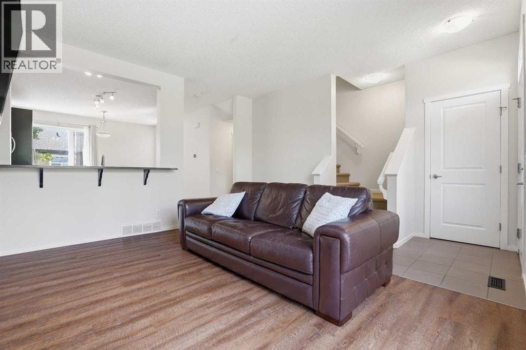 184 Chapalina Square SE — photo 4