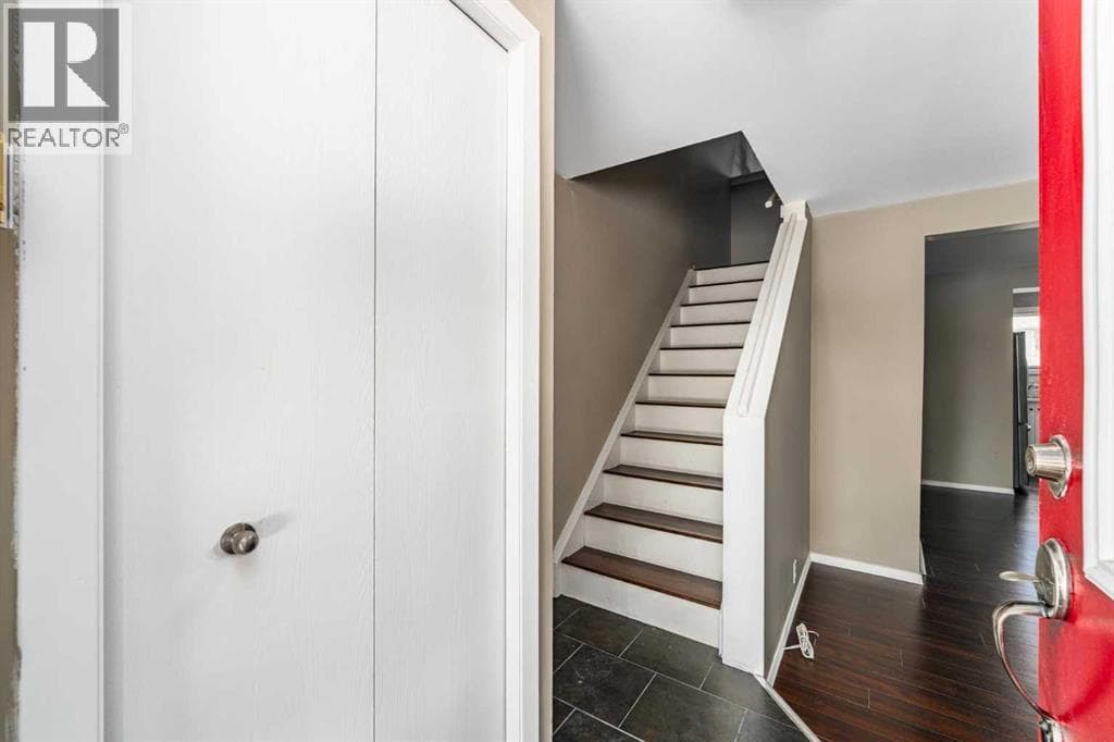 12 Woodhill Road SW — photo 4