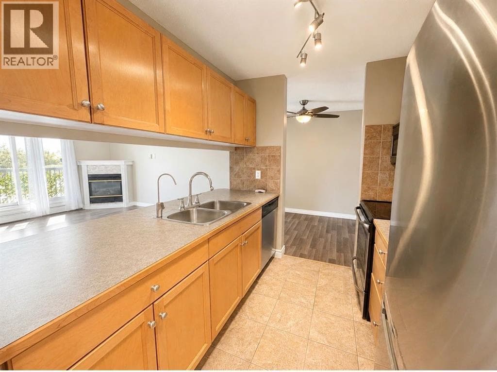 207, 100 Richard Street — photo 2