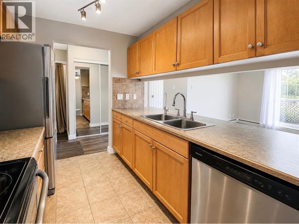 207, 100 Richard Street — photo 3