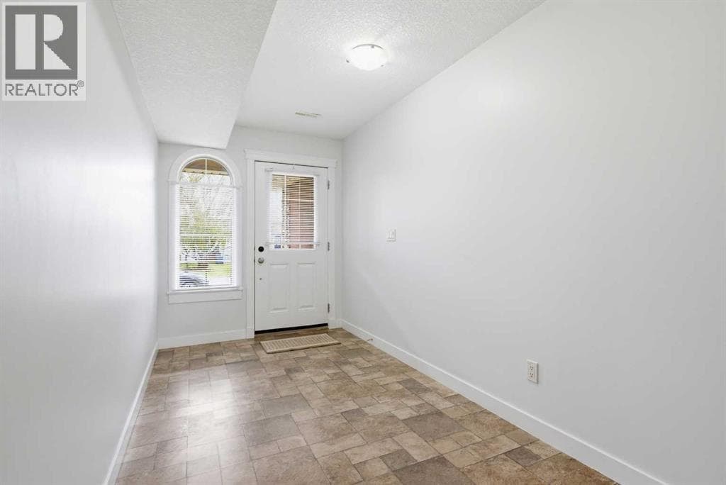 2120 21 Avenue — photo 4