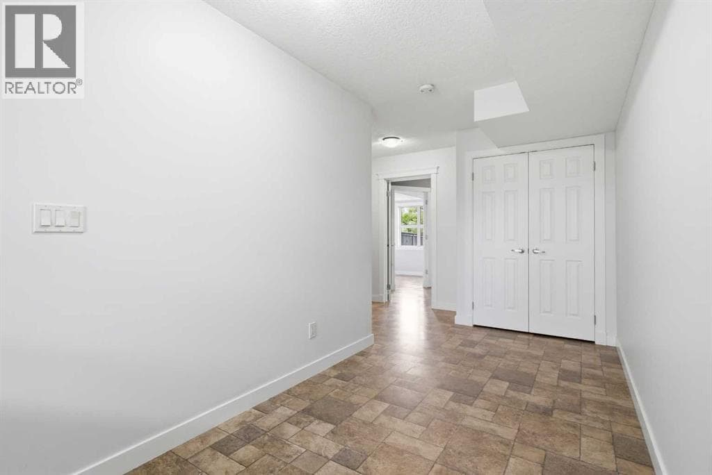 2120 21 Avenue — photo 5