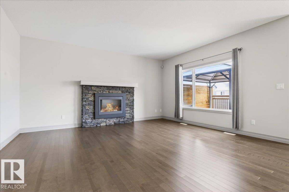 5912 19 AV SW — photo 5