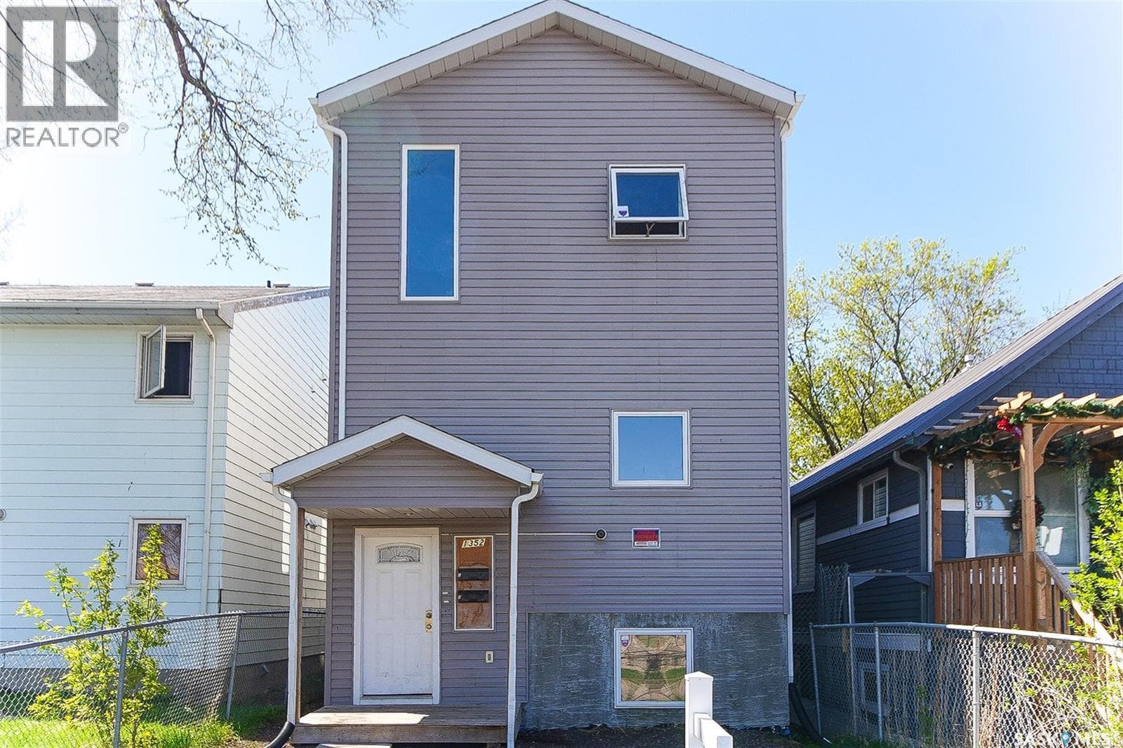 1352 Angus STREET