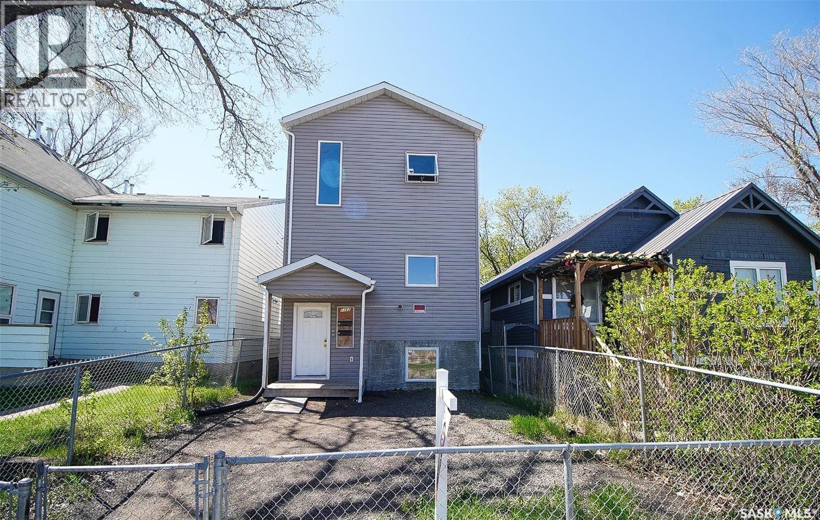 1352 Angus STREET — photo 2