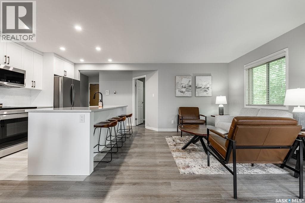 304 1215 Louise AVENUE — photo 4