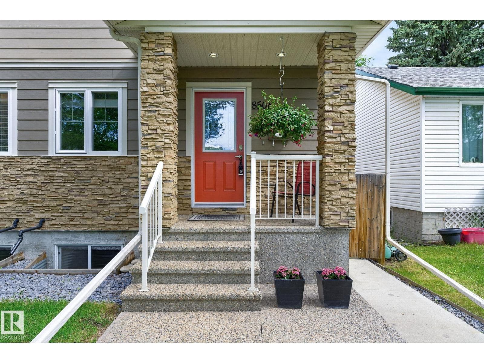 8506 80 AV NW — photo 3