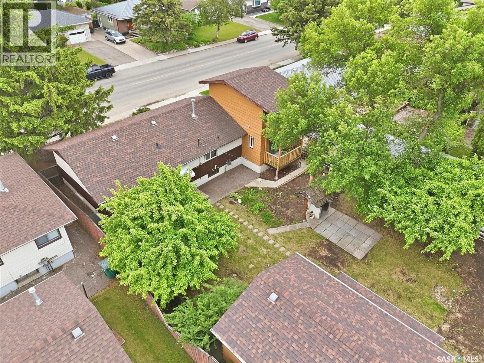 2406 Clarence AVENUE S — photo 2