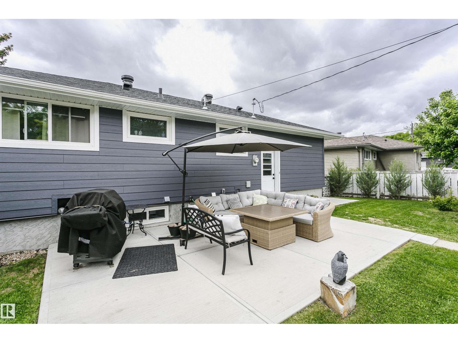 8628 64 AV NW — photo 2