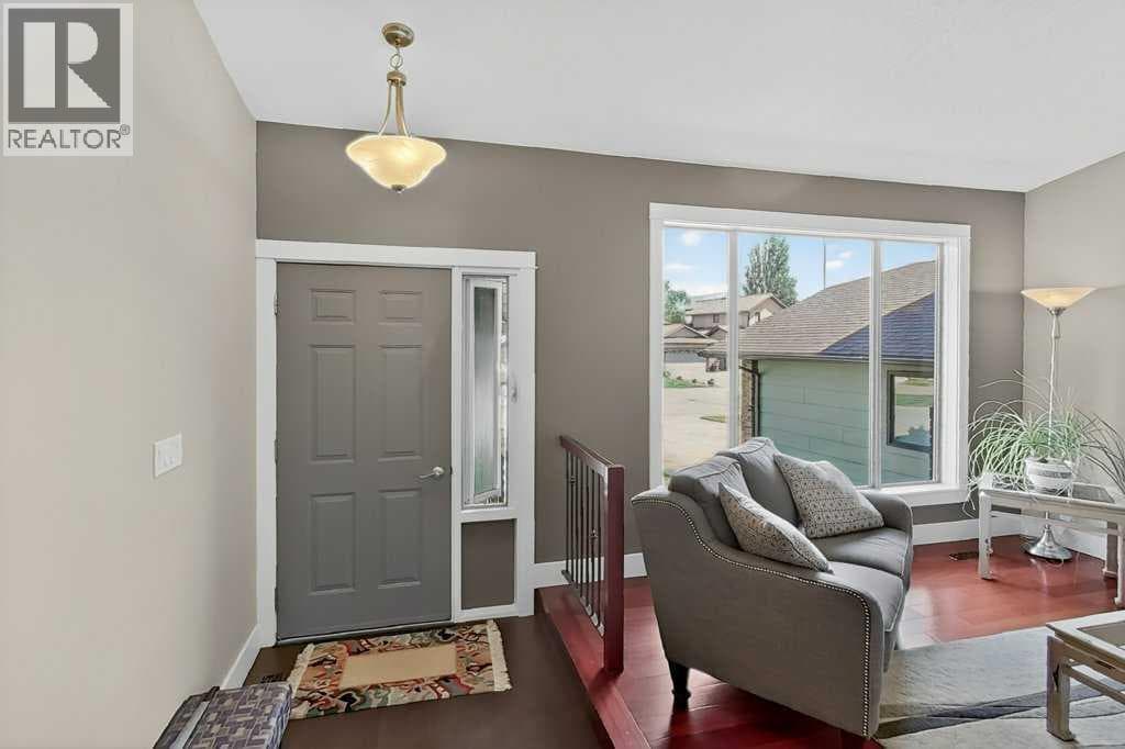63 Wildwood Crescent W — photo 2