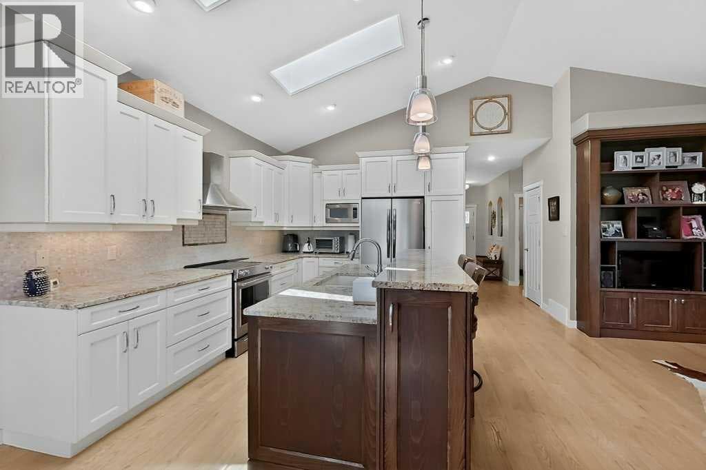 509 Sunridge Crescent W — photo 5