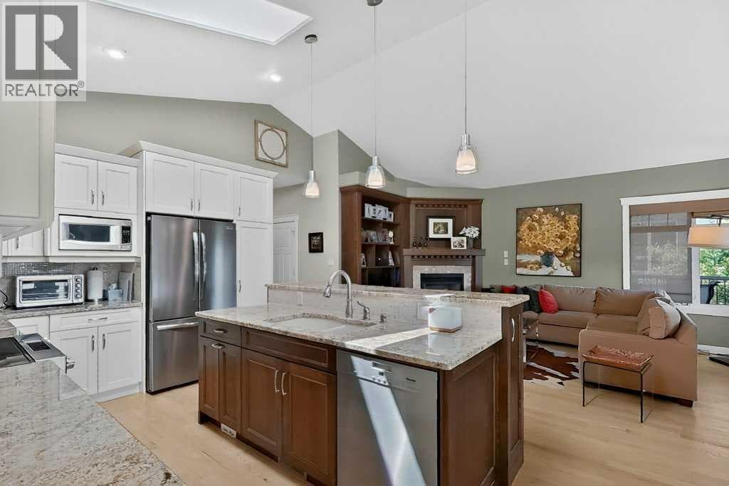 509 Sunridge Crescent W — photo 3