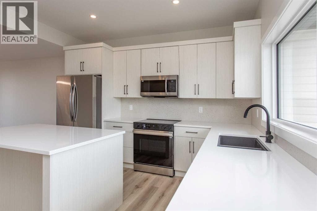 65 Lavelle Close — photo 3