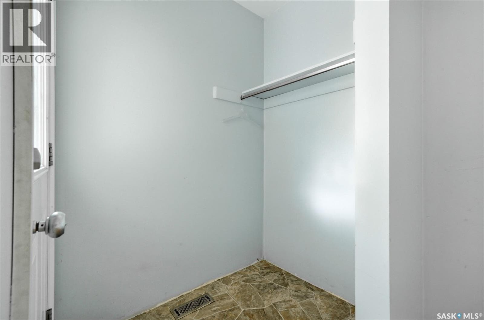 1317 Kent STREET — photo 4