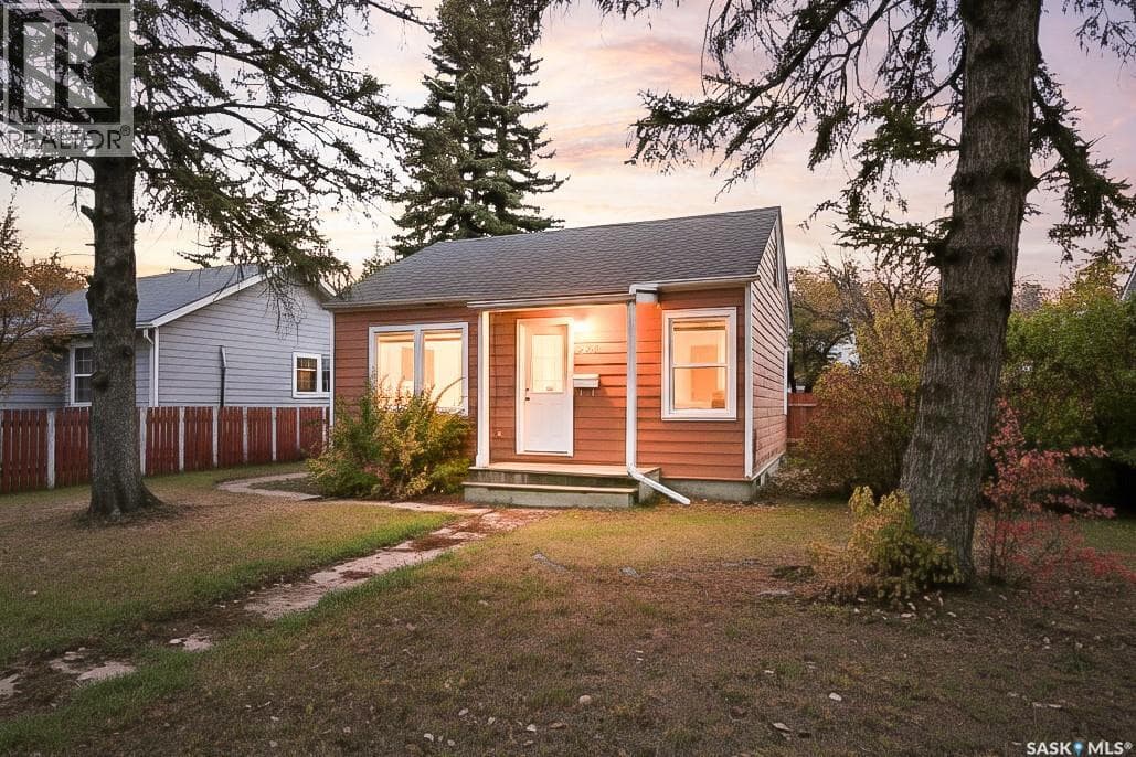 826 Athabasca STREET E — photo 2