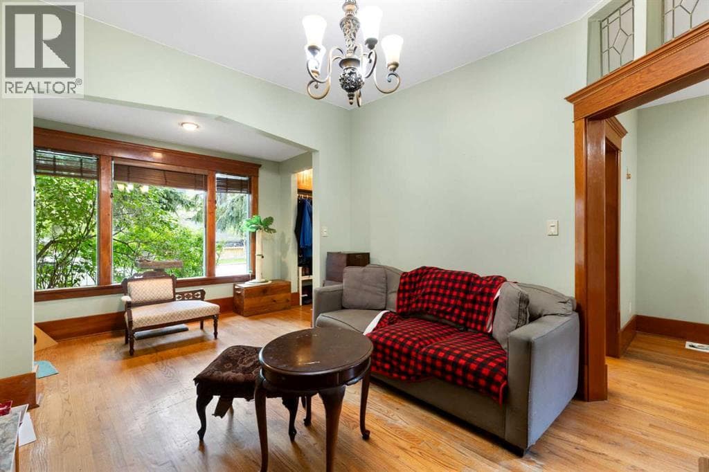 508 10 Avenue NE — photo 3