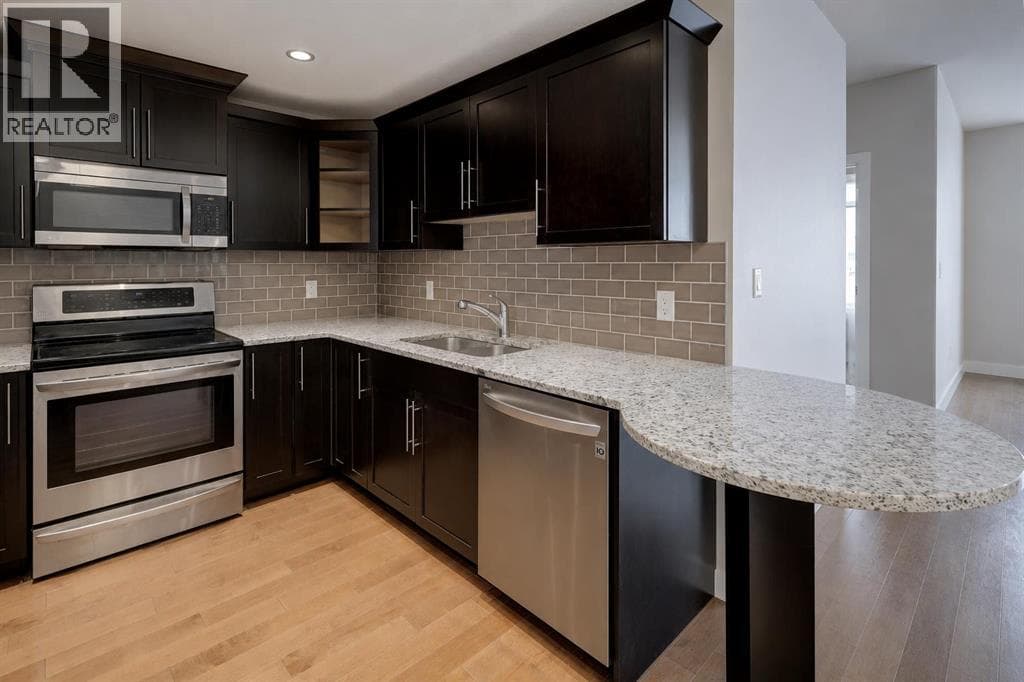 810, 16 Varsity Estates Circle NW — photo 5