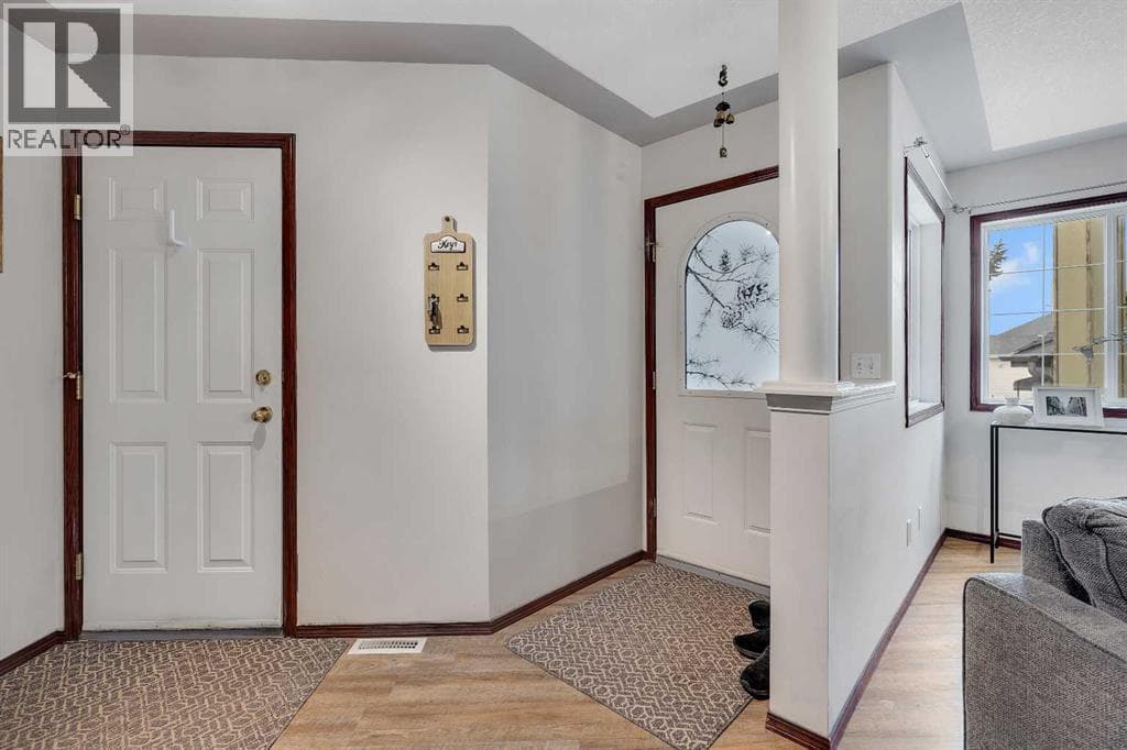 47 Carmel Close NE — photo 4
