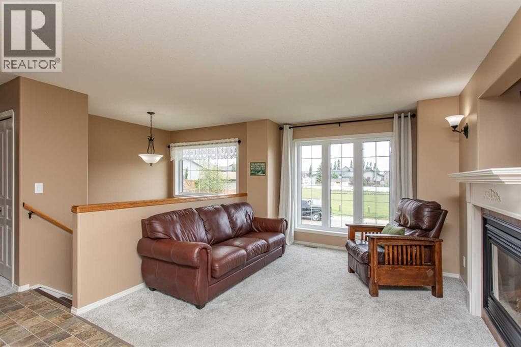74 Pine Crescent — photo 2