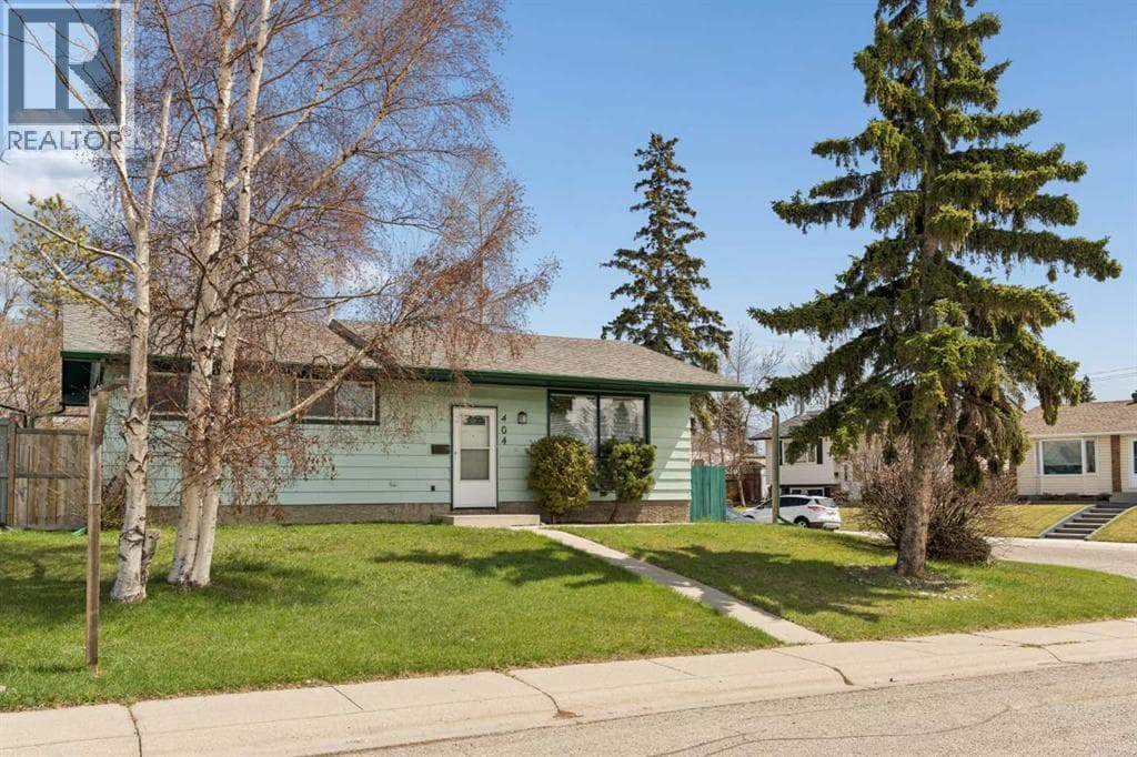 404 Manora Way NE — photo 2