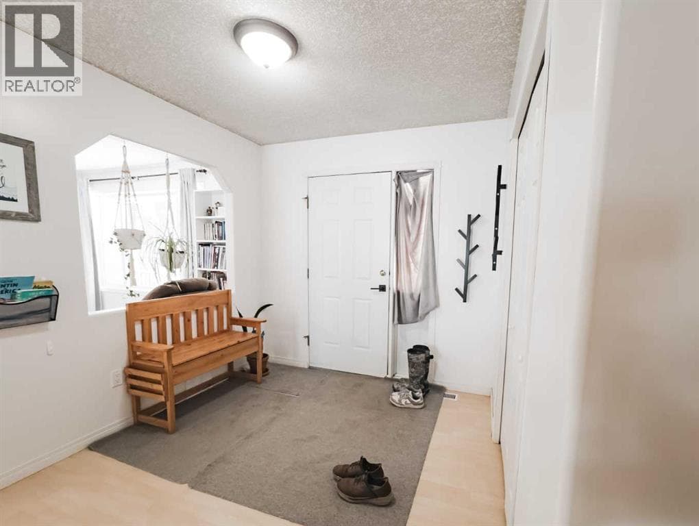 9105 Forest Street — photo 2
