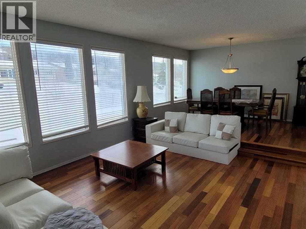 7110 99A Street — photo 2