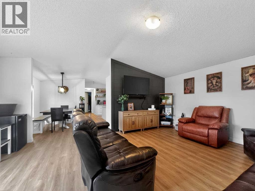 10226 103 Avenue — photo 3