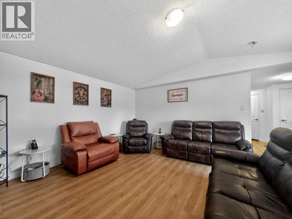 10226 103 Avenue — photo 4