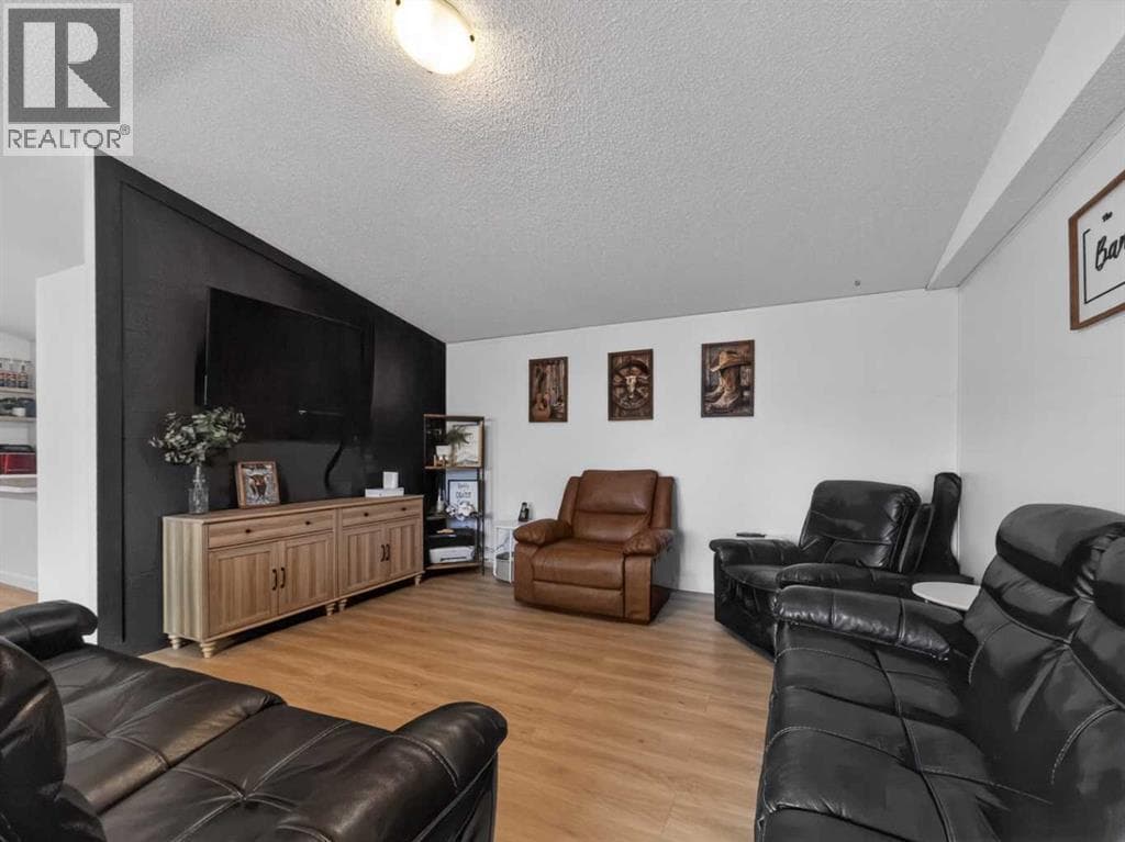 10226 103 Avenue — photo 2