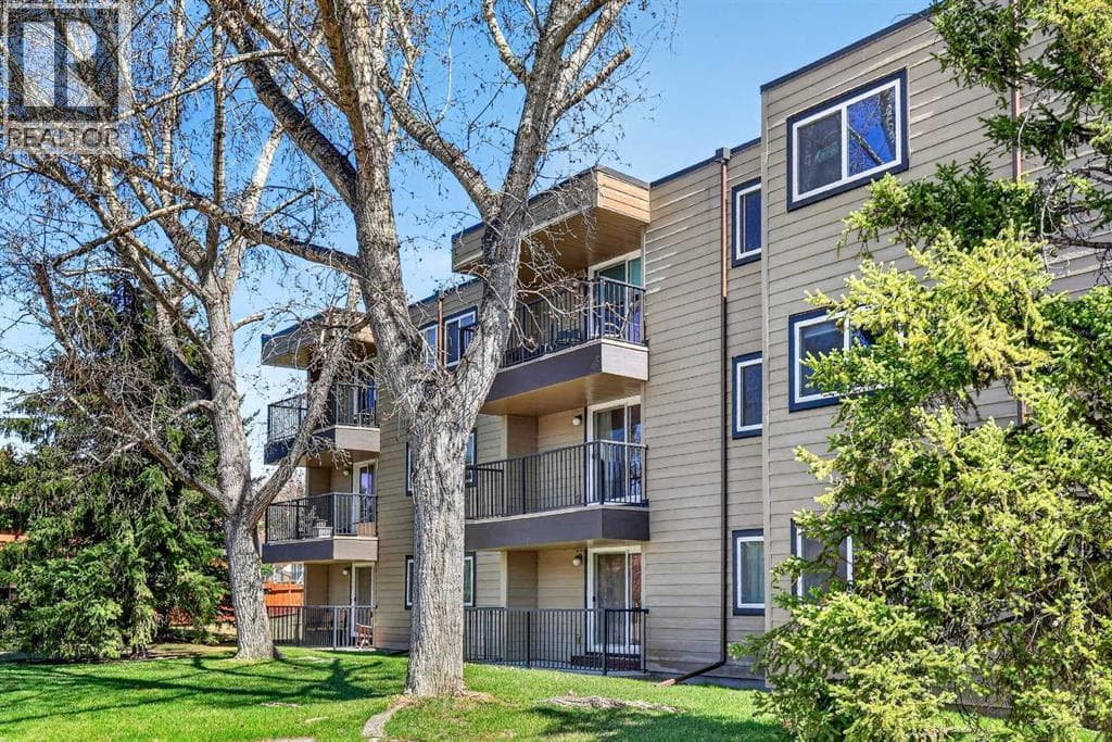 204, 36 Glenbrook Crescent