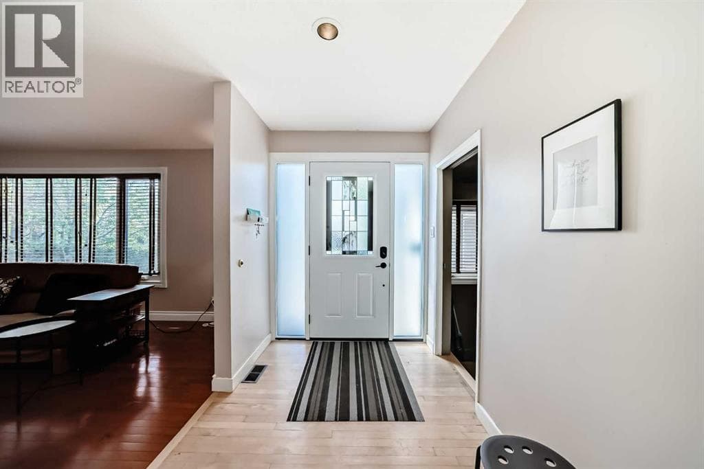 1220 73 Avenue SW — photo 3