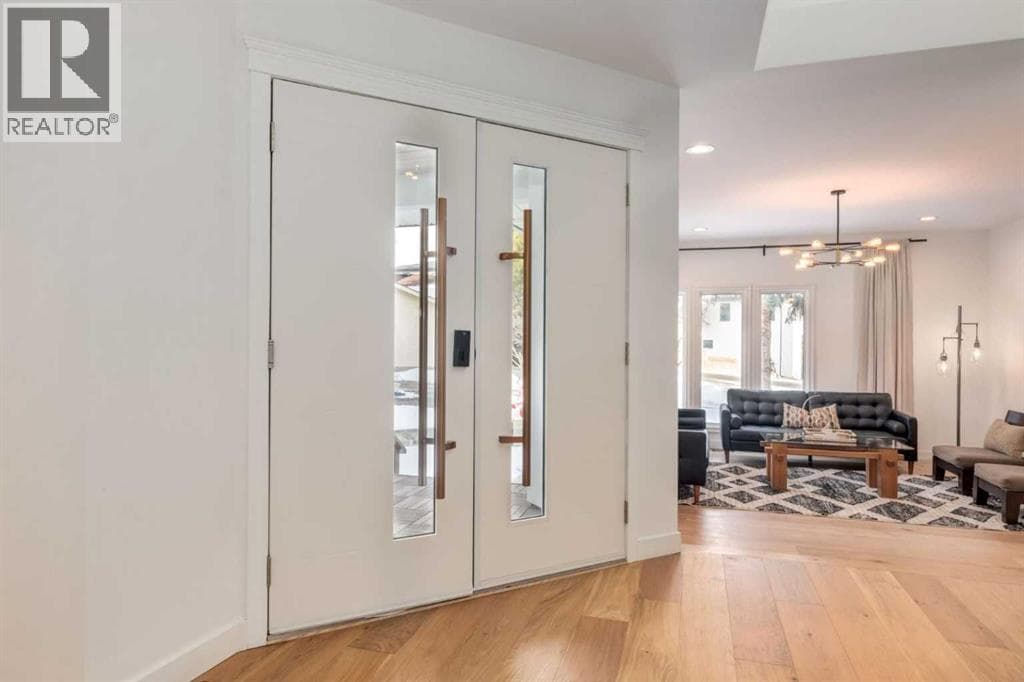 113 Straddock Terrace SW — photo 3