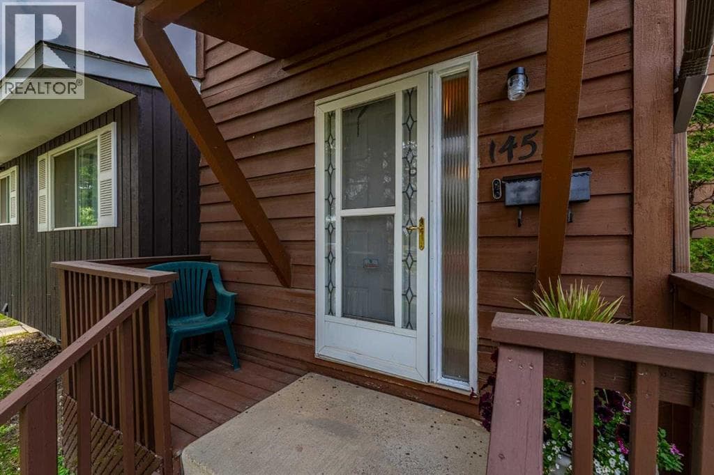 1455 Berkley Drive NW — photo 2