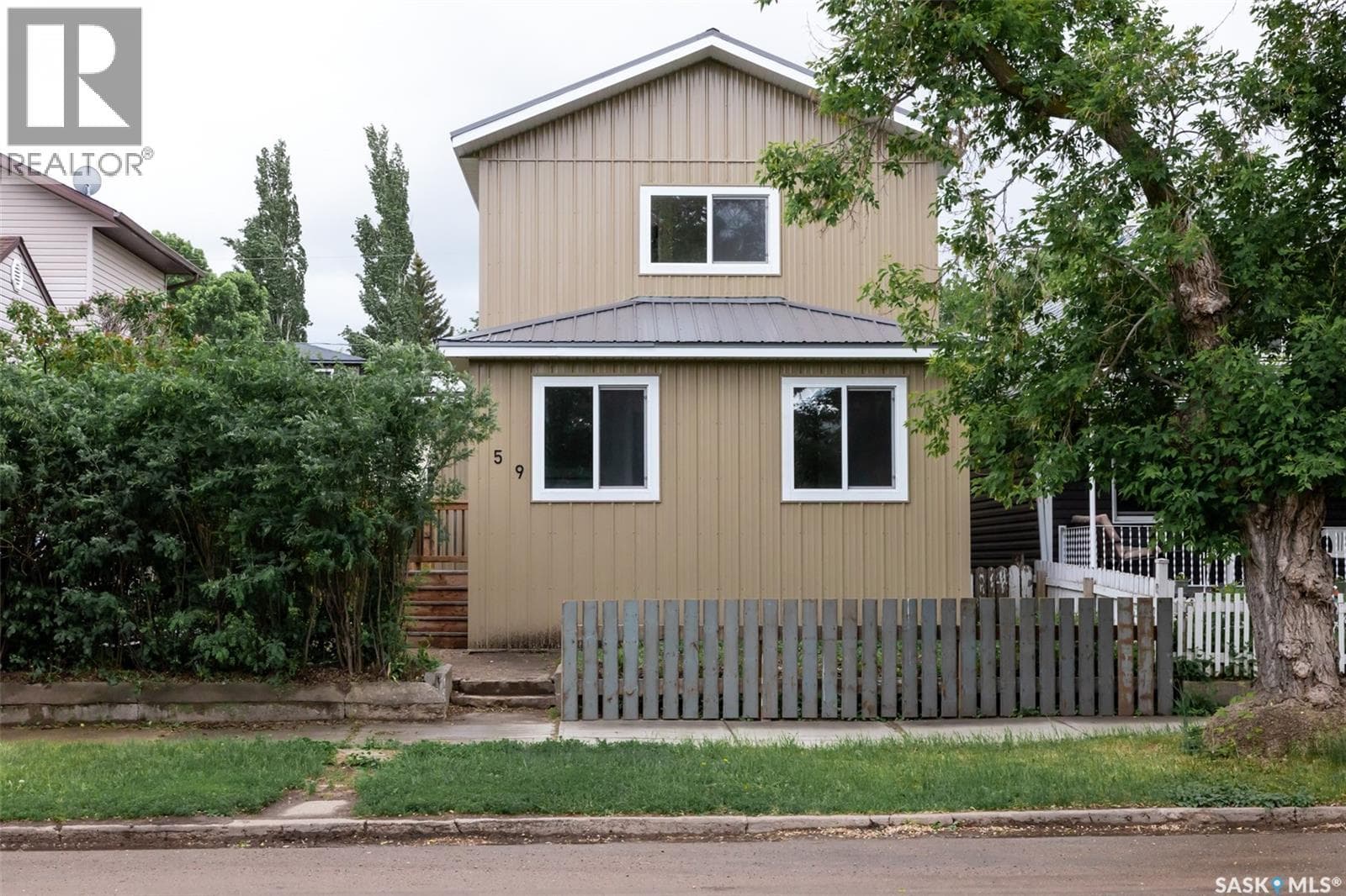 59 Lillooet STREET E — photo 2