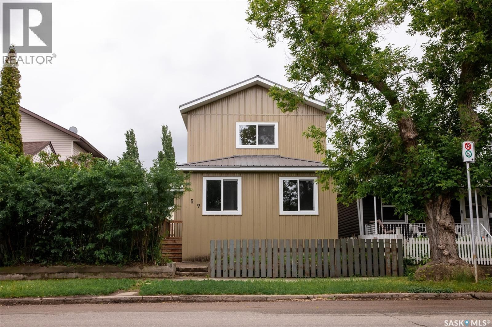 59 Lillooet STREET E — photo 3