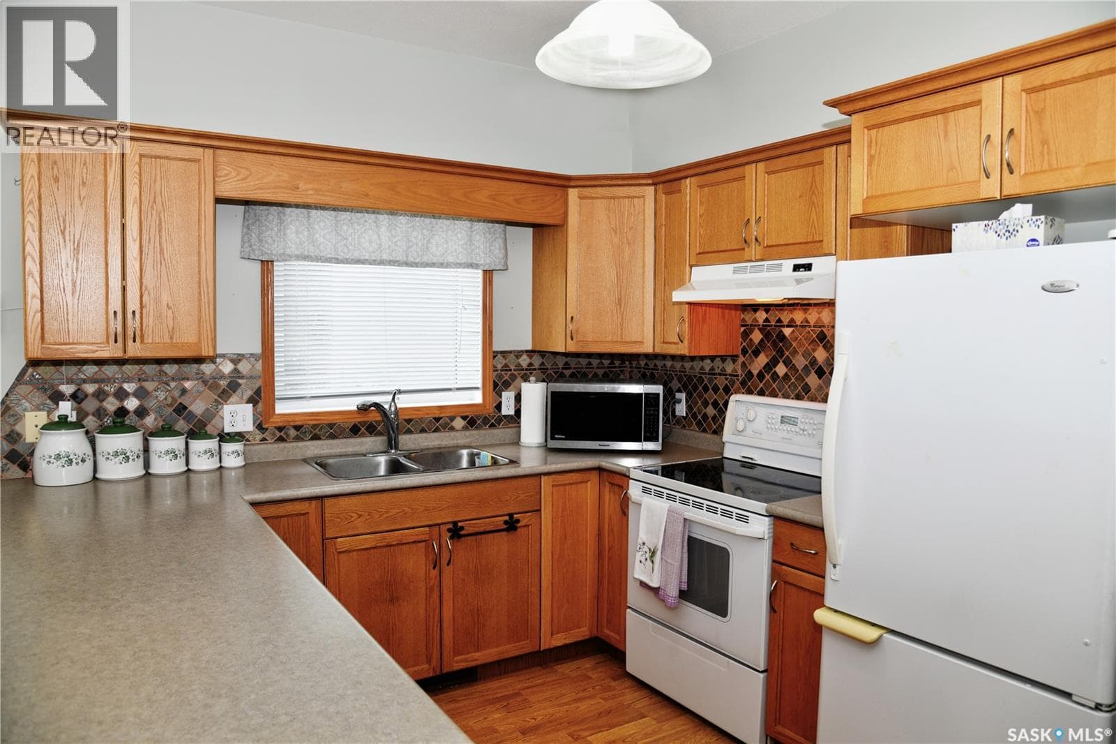 413 Crystal CRESCENT — photo 2
