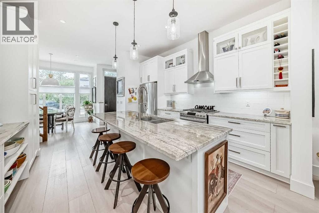 1048 Regal Crescent NE — photo 5