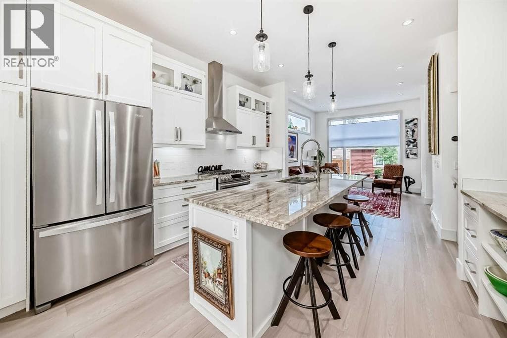 1048 Regal Crescent NE — photo 4