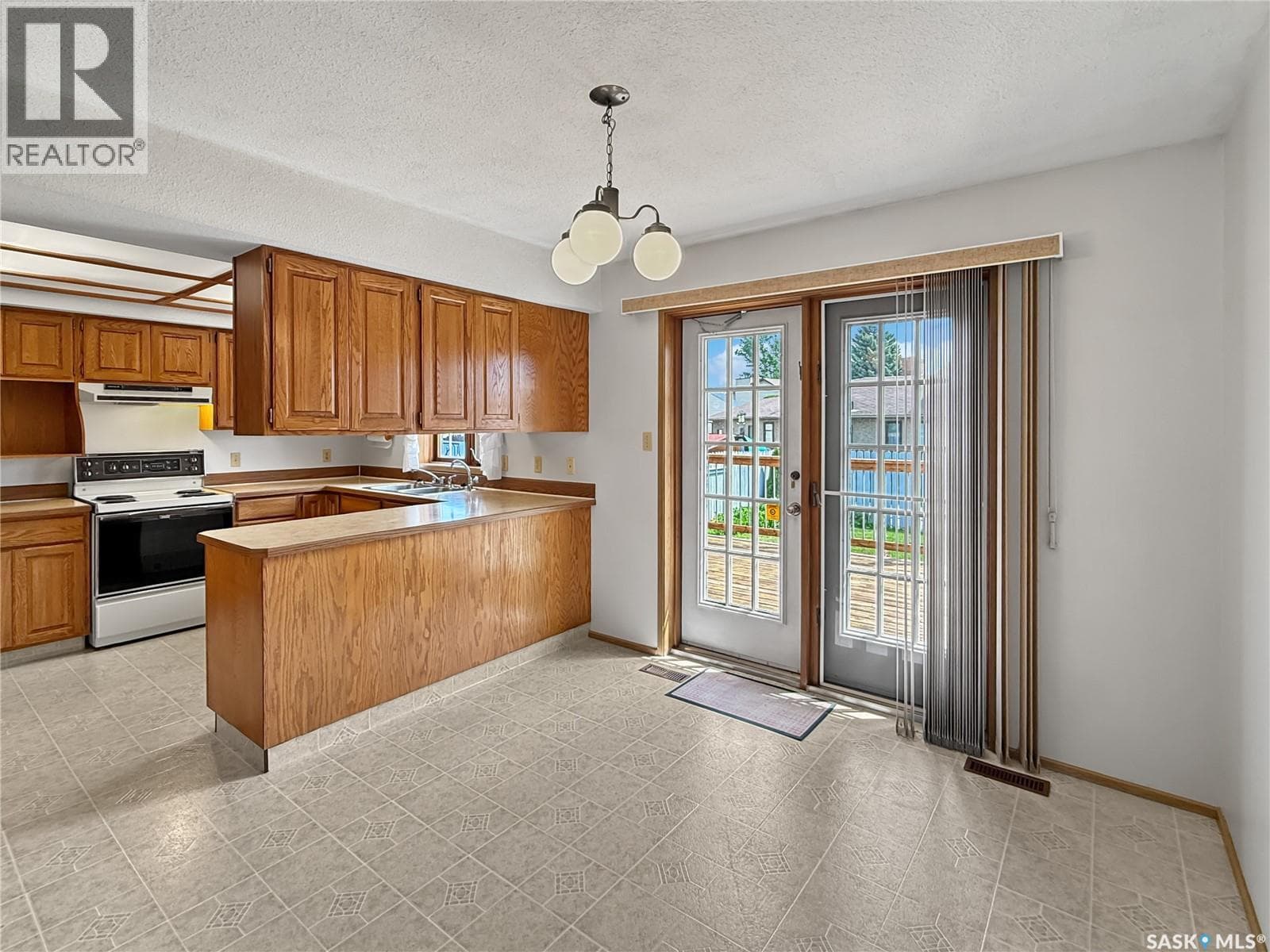 2402 Canary STREET — photo 4