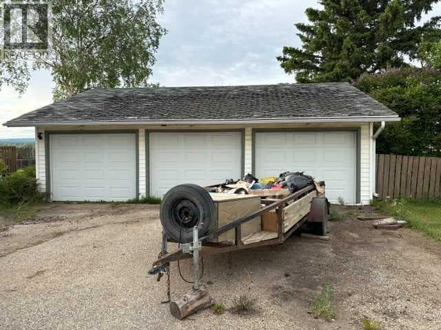 5003 42 Avenue — photo 4