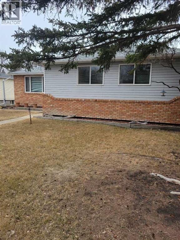 4216 37 Street — photo 2