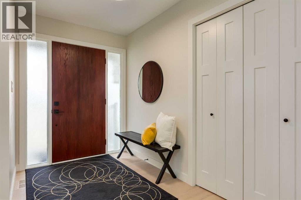 956 Midridge Drive SE — photo 2