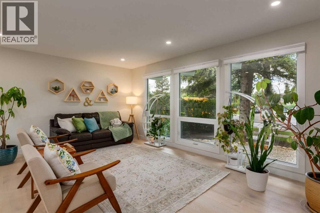 956 Midridge Drive SE — photo 4
