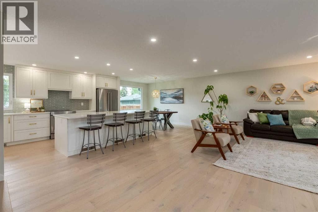 956 Midridge Drive SE — photo 3