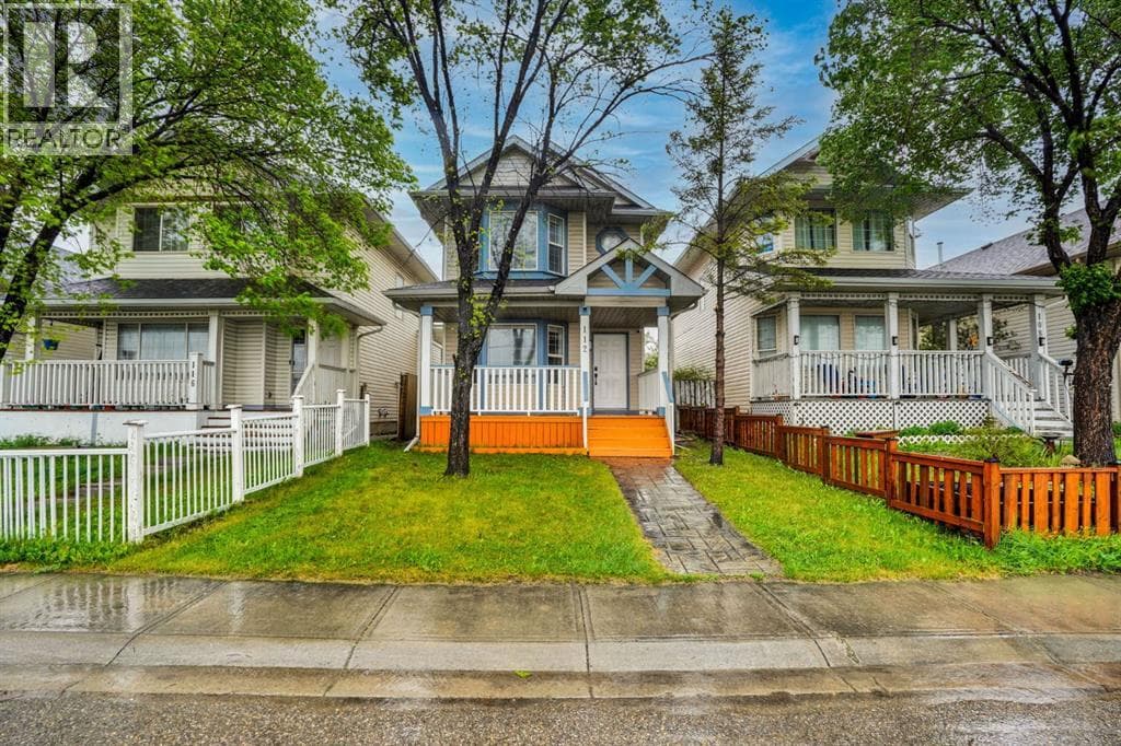 112 Martinglen Close NE — photo 2