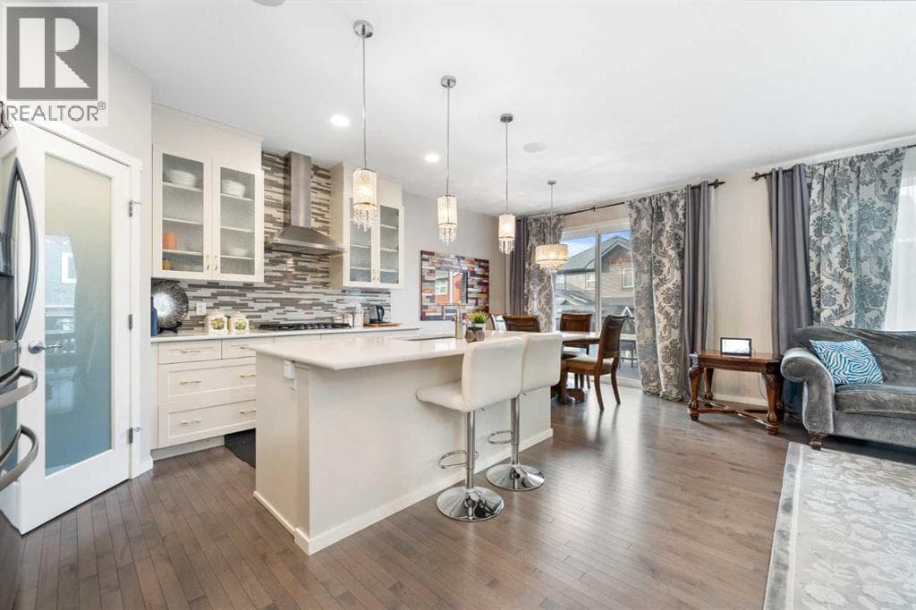 5 bed 4 bath single family at 229 Kingsbury Close SE — $699,990 — photo 9