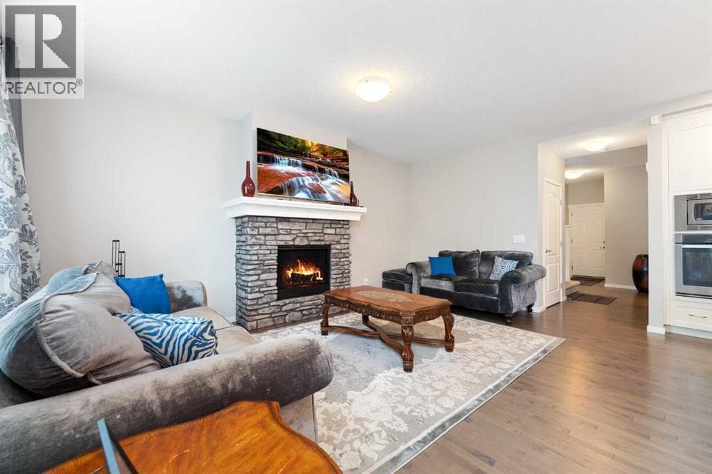 5 bed 4 bath single family at 229 Kingsbury Close SE — $699,990 — photo 6