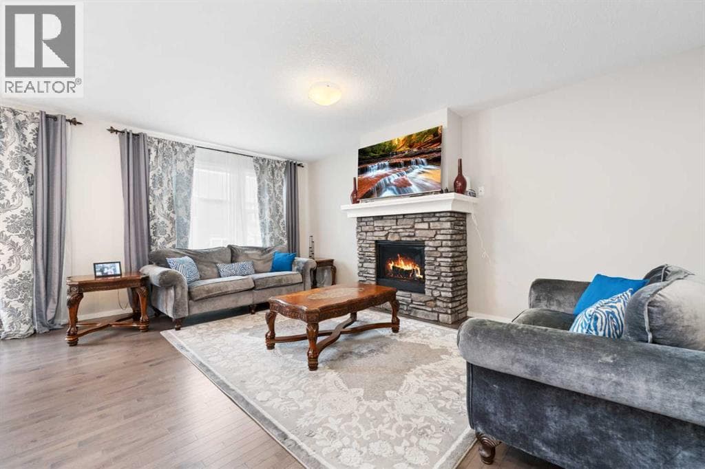 5 bed 4 bath single family at 229 Kingsbury Close SE — $699,990 — photo 7