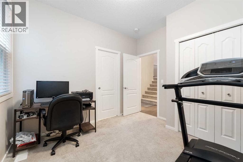 229 Kingsbury Close SE — photo 5