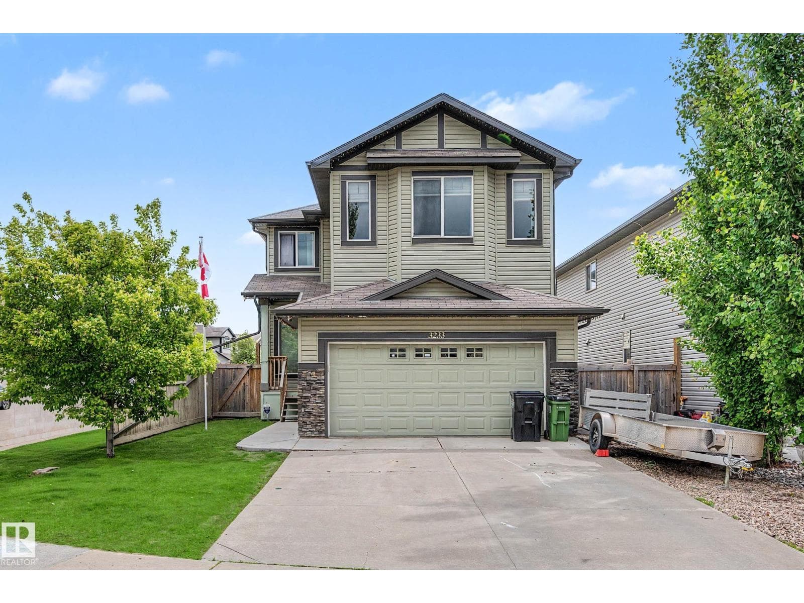 3233 21A AV NW — photo 2